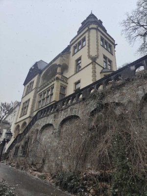 Luxuriöses 4-Zimmer Dachgeschoss-Apartment Teilmöbliert im Nerotal