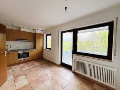 3.5 Zimmer Wohnung mit 2 Balkonen, Küche, Bad, Gäste-WC, Garage und toller Aussicht