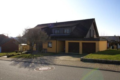 Ruhig gelegenes Zweifamilienhaus für die ganze Familie!