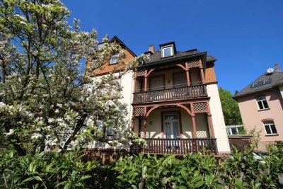 Charmante Maisonette-Wohnung in stilvoller Altbau-Villa