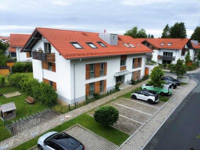 Stylischer Dachgeschosstraum in ruhiger & zentraler Lage von Holzkirchen