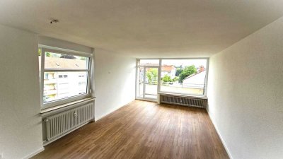 Frisch renovierte 2-Zimmer-Wohnung mit Balkon und Garage in TOP Lage