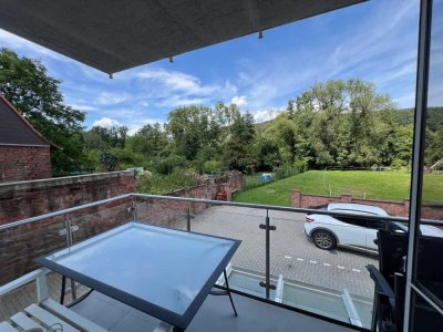 Neuwertige 3-ZBK-Wohnung mit Balkon, Stellplatz und Garage mit traumhaftem Ausblick ins Grüne!