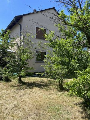 2-Familienhaus, 800m2 Grundstück, Renovierung oder Neubau, in grüner und guter ruhiger Lage