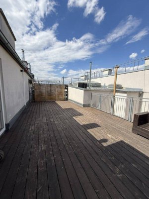 Wunderschöne 4 Zimmer Dachgeschosswohnung mit 42m² Terrasse - UNBEFRISTET