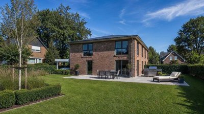 3 Min. mit dem Rad zur U1. Tolle Lage in Wohldorf-Ohlstedt - Moderne Stadtvilla auf sonnigem Grundst