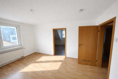 Helle Dachgeschosswohnung mit Ebk in ruhigem Haus - ideal für Singles oder Paare | Nähe EVK Herne