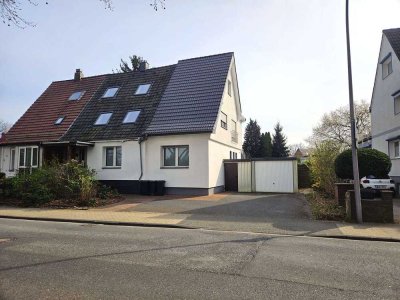 Attraktives Zweifamilienhaus mit 9 Zimmern und großem Grundstück in Bo-Weitmar-Mitte
