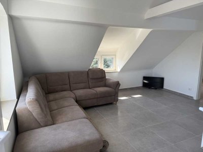 Erstbezug nach Sanierung mit Einbauküche: Exklusive 3-Raum-DG-Wohnung mit geh. Innenausstattung