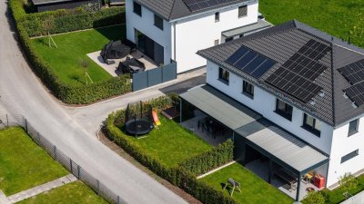Moderne Doppelhaushälfte in Meiningen – stilvoll, effizient, neuwertig