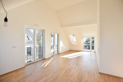 ++ NEUWERTIG ++ Exklusive DG-Wohnung mit Parkettboden, Fußbodenheizung und Balkon ++