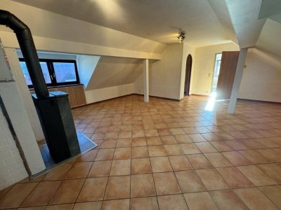 "GRÖDIG - Geräumiges 3 Zimmer Appartement im Dachgeschoss mit PKW-Stellplatz"