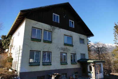 Renovierungsbedürftiges Ein/Zweifamilienhaus mit Garten und Carport in Bad Aussee