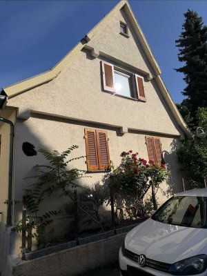 Alltagstaugliches Doppelhaus mit 3,5 Zimmern in Stuttgart