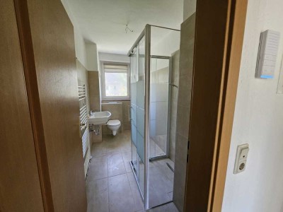 Komplett saniert mit bodentiefer Dusche