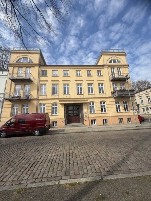 Exklusives Wohnen in Schwerin – Traumhafte 5-Zimmer-Wohnung mit 3 Balkonen,  Kamin und Fahrstuhl
