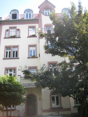 Schöne 2-Zi-Wohnung im Erdeschoss mit Terrasse und Gartenanteil