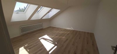 Gemütliche 1-Zi.-Dachgeschosswohnung inkl. kleiner Küchenzeile.