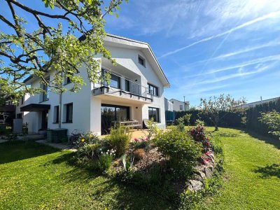 Hochwertig saniertes Einfamilienhaus mit tollem Garten, Garage und Außenstellplätzen