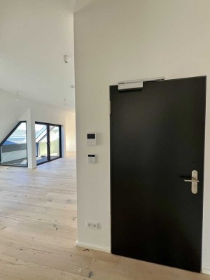 Lichtdurchflutetes 5-Zimmer-Penthouse mit zwei Loggien in Hohenburg!