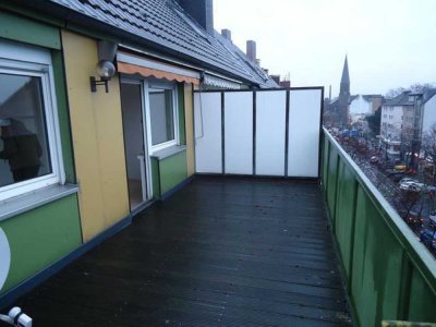 möbliert. Terrassen-Apartment mit Wohnküche. TH+FH+Flughafen+Zentrum gut erreichbar.