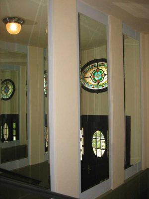 Gehobene helle 4-­Raum­-Wohnung, Südbalkon, 2 Bäder, Aufzug, in der Nähe vom Stadtpark; renoviert