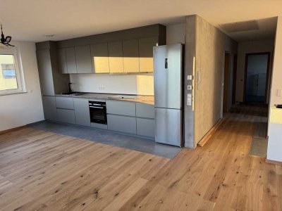 Eiche trifft Beton, 31m2 Dachterasse mit 3,5 Zimmern im Kurgarten