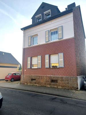 restauriertes, charmantes, freistehendes Einfamilienhaus in Kreuzau-Winden, 2 Parkplätze, auf 602 qm