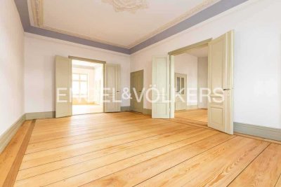Historische Eleganz neu definiert – Exklusive Altbauwohnung im kernsanierten Kulturdenkmal mit Ga...