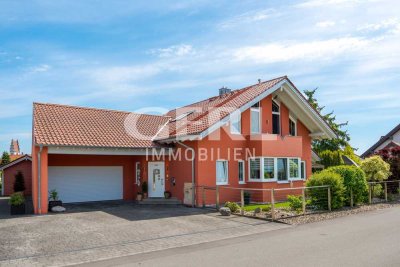 Traumhaftes Einfamilienhaus mit sehr gepflegtem Garten und Doppelgarage in Aholfing