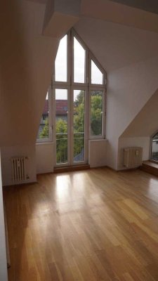 Helle 3-Zimmer Dachgeschosswohnung mit Terrasse