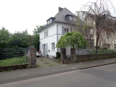 Stilvolles, gepflegtes, freistehendes Einfamilienhaus  in zentraler Lage von Troisdorf