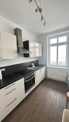 2-Raumwohnung in der KTV mit Laminat, EBK, Duschbad und Balkon...!!!