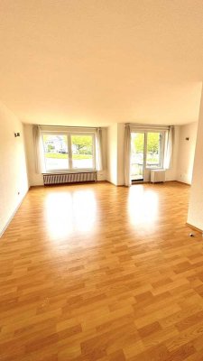 Freundliche und helle 3-Zimmer-Erdgeschoss-Wohnung am Moritzberg mit 2 Balkonen und Einbauküche