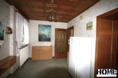 familienfreundliches Einfamilienhaus mit großem Garten und Nebengebäude