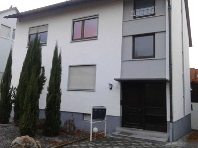 Sehr schöne 3-Zimmer-Whg. in 3 Fam.-Haus. Komplett neu saniert
