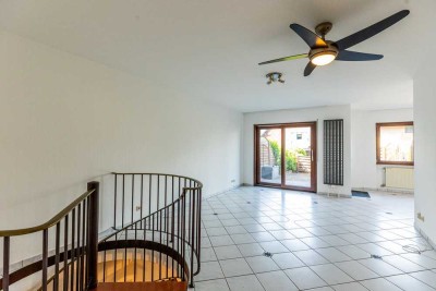 In einem 2-Familienhaus *Maisonette-Wohnung mit ca.111m² wohnlich nutzbarer Fläche*