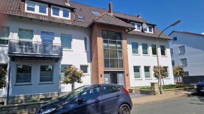Vollständig renovierte Wohnung mit drei Zimmern und Balkon in Alfeld