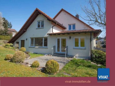 KÄUFERPROVISIONSFREI! Großes EFH/ZFH mit vielen Optionen. 5 Garagenplätze. Schöner Garten!