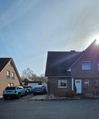 Schöne Doppelhaushälfte in Sackgassenlage mit unverbaubarem Ausblick ins Grüne