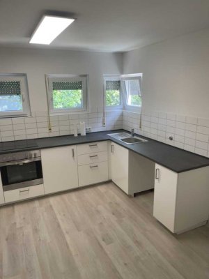 Modernisierte 3-Zimmer-Wohnung mit Balkon und Einbauküche in Gerbrunn