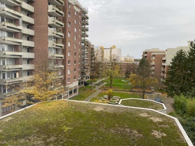 Helle, modernisierte 3 Zimmerwohnung in Weidenpesch