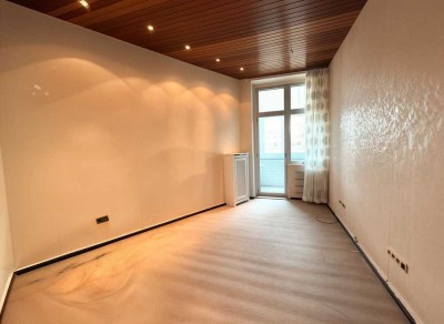 Gestaltungspotenzial in ruhiger 2-Zimmer-Altbauwohnung in Charlottenburg