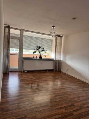 Helle 3-Zimmer Wohnung mit Balkon und Parklatz in Raunheim