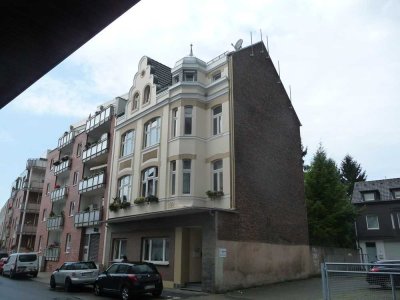 2 Zi Diele Bad Altbauwohnung in zentraler Lage