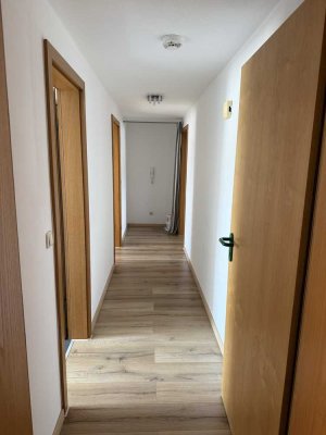 2-Raum-Wohnung mit Balkon ab sofort verfügbar - frisch renoviert mit neuer Küche