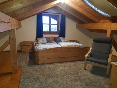 WG-Zimmer im Dachgeschoß 30qm möbliert in gemühtlichem Einfamilien-Haus mit Garten in Oberdarching
