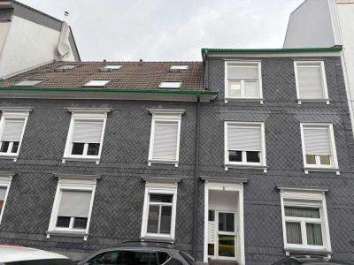 Komplett renovierte 4-Zimmer Wohnung 1. OG, neues Bad, ruhige Lage
