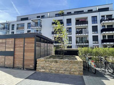 AKS: Großzügige 3-Zimmer-Wohnung mit 2 Bädern, Einbauküche,  Balkon mit Wintergarten & Stellplatz!!