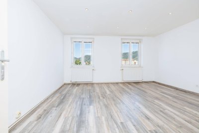 KEINE MAKLERGEBÜHR I MODERNISIERT I HOCHWERTIGE BADEWANNE I DESIGN-EINBAUKÜCHE I BAHNHOFSNAH I HAUSTIERFREUNDLICH I MODERNER WOHNSTIL I DURCHDACHTER GRUNDRISS I PROJEKT WOHNEN I